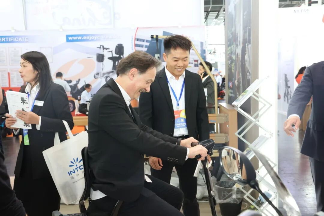 yp街机医疗亮相德国REHACARE2025 展示康养器械全系列创新移动解决方案